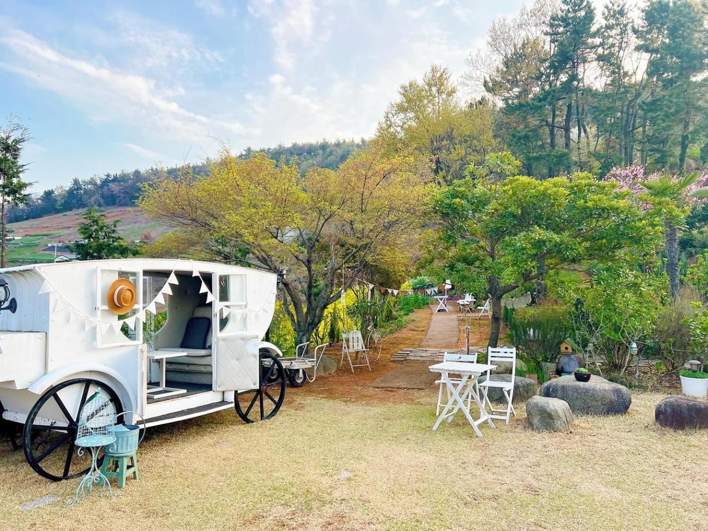 Country House Exclamation Mark & Comma Namhae Exterior photo