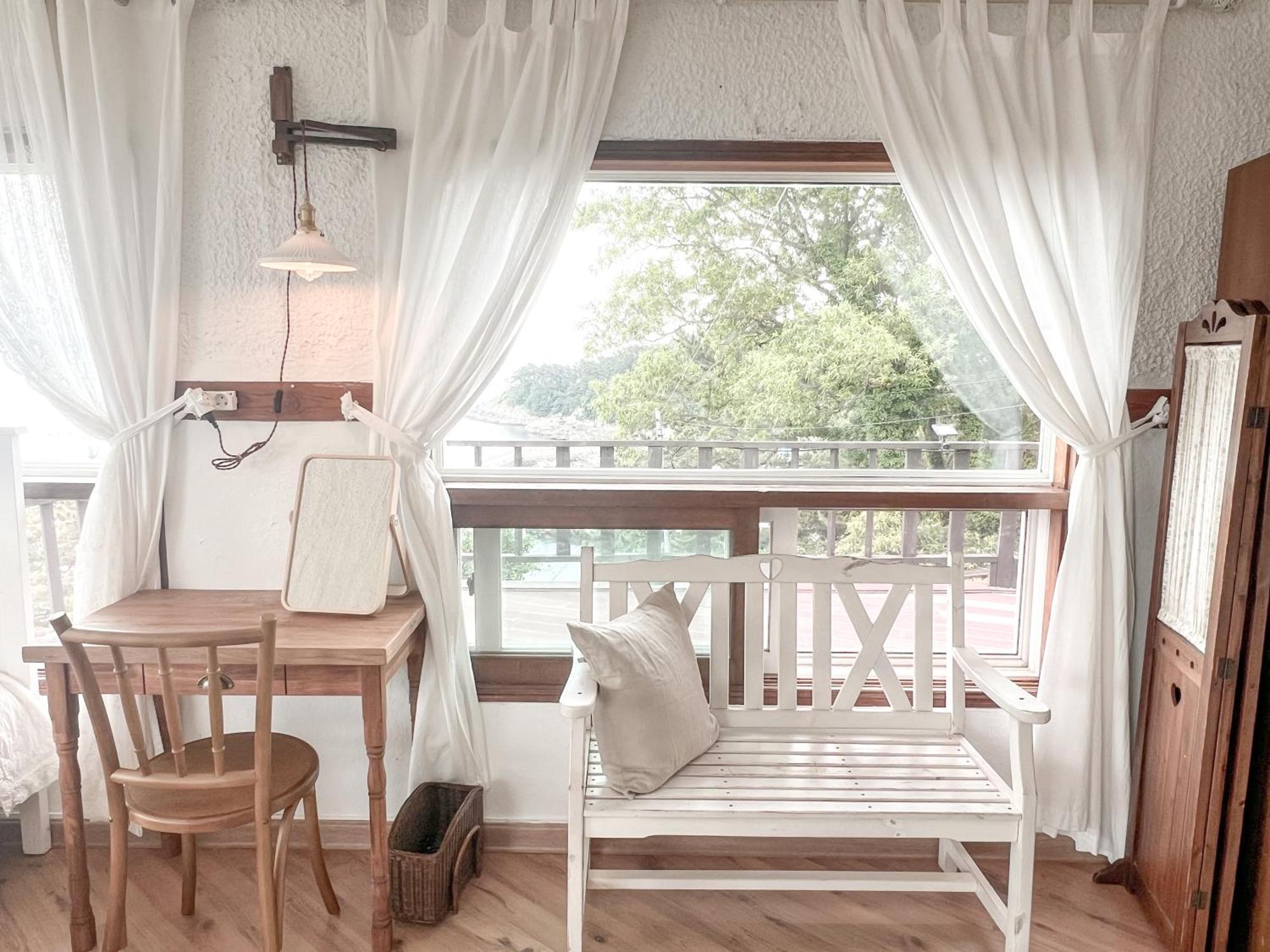 Country House Exclamation Mark & Comma Namhae Exterior photo