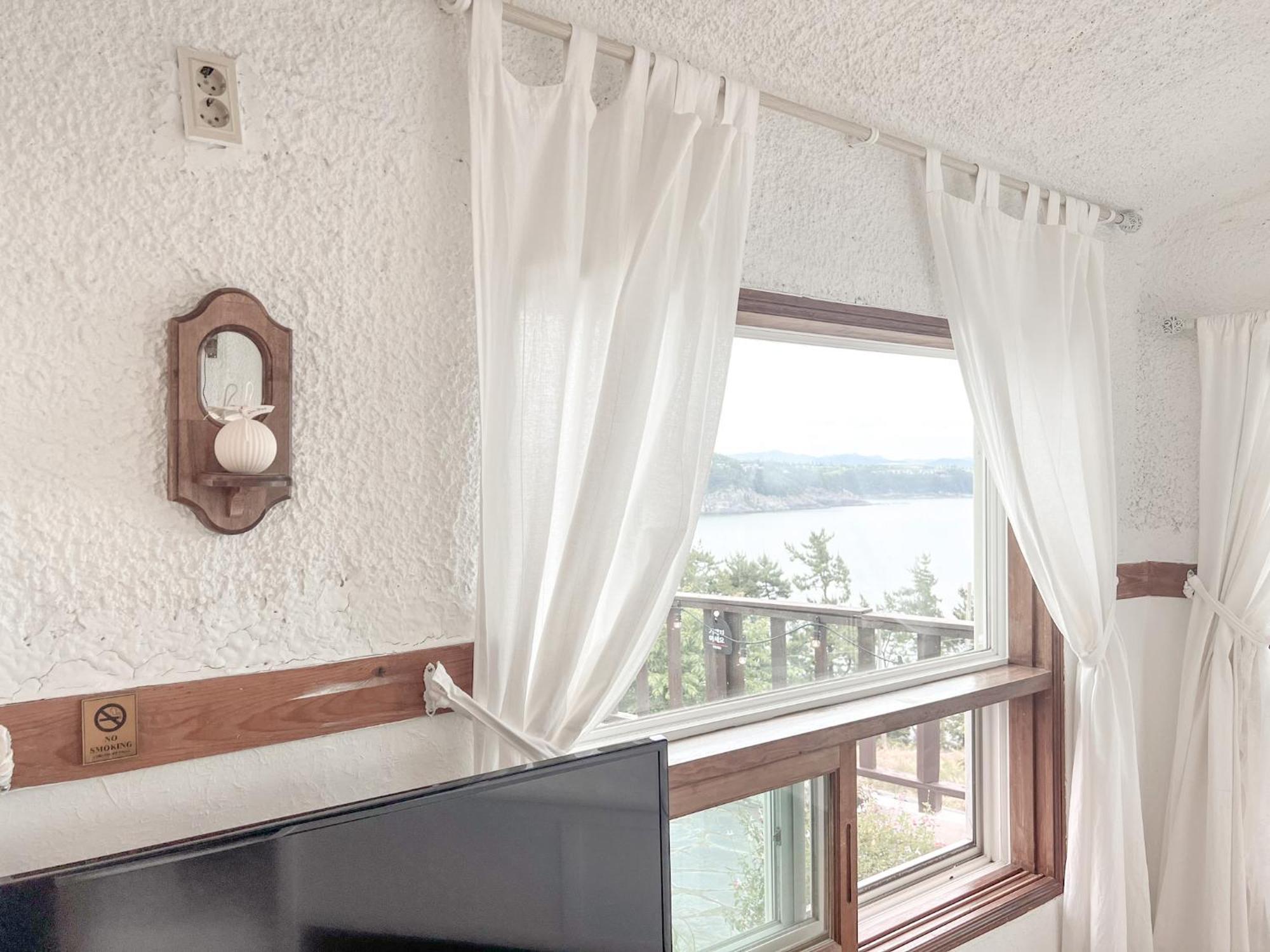 Country House Exclamation Mark & Comma Namhae Exterior photo