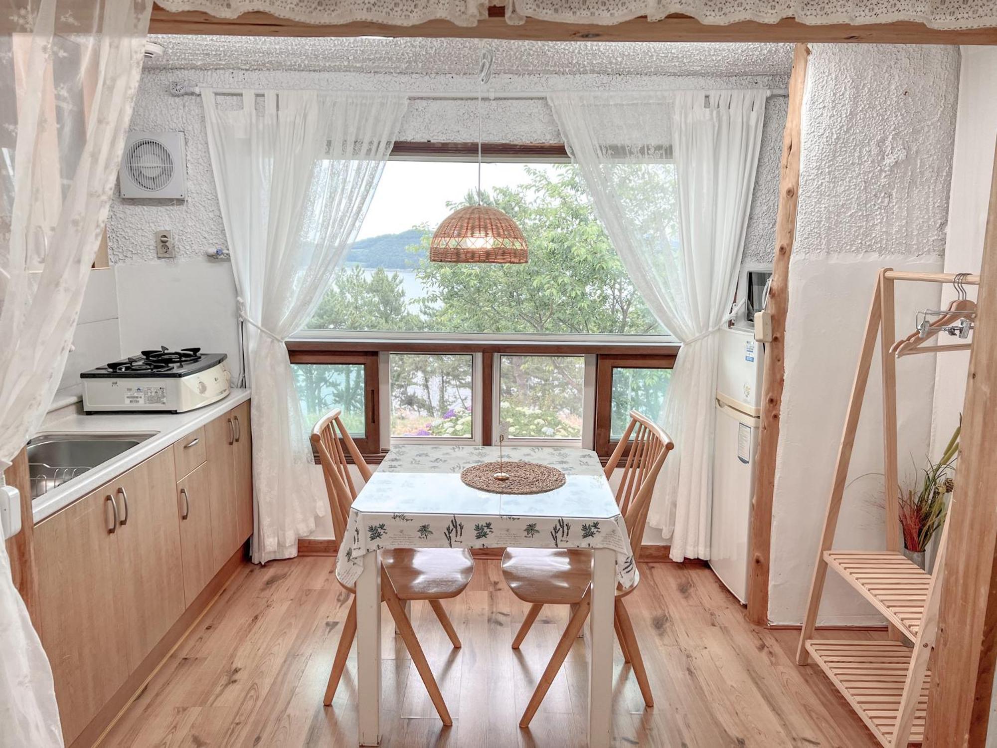 Country House Exclamation Mark & Comma Namhae Exterior photo