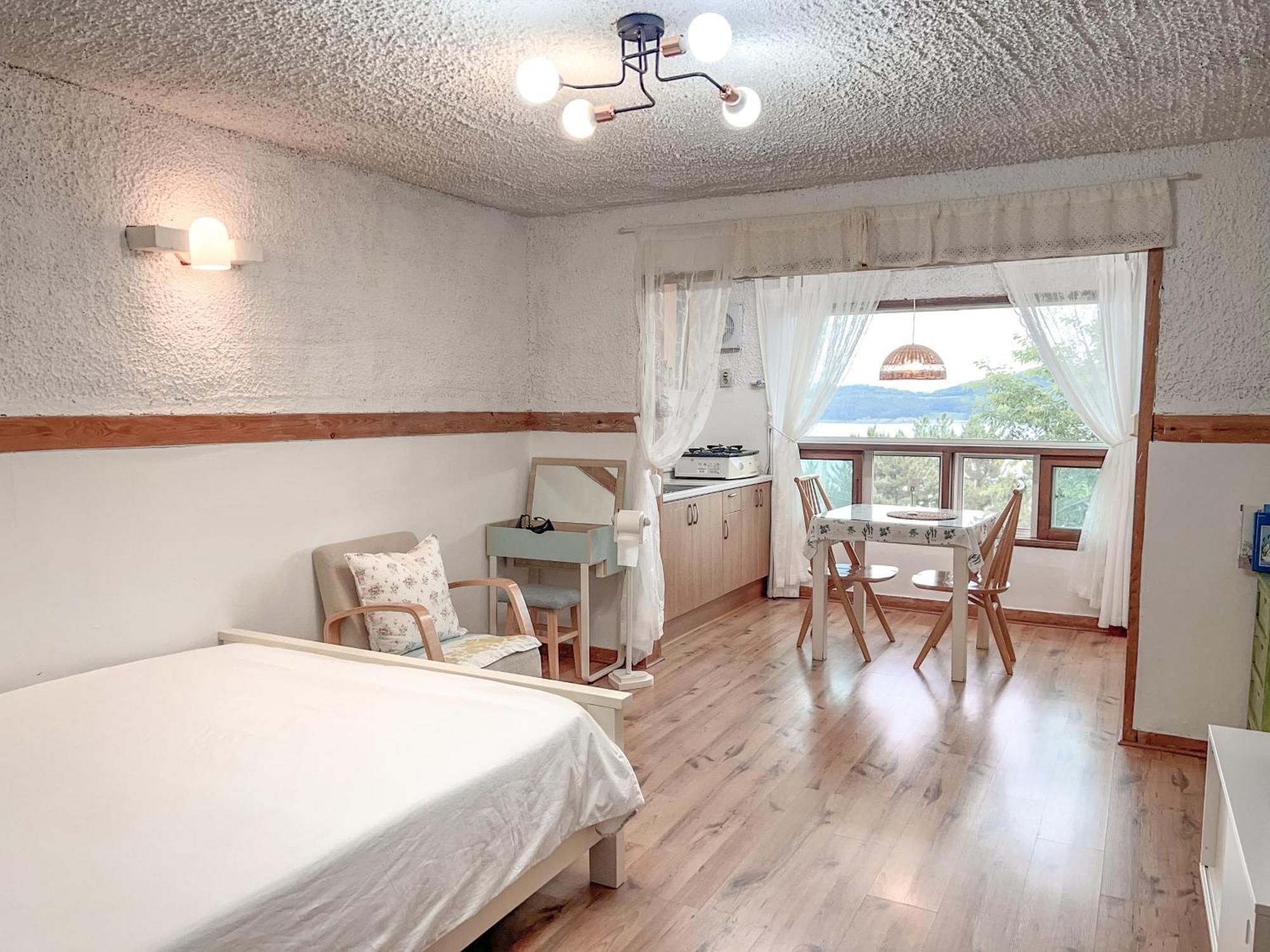 Country House Exclamation Mark & Comma Namhae Exterior photo