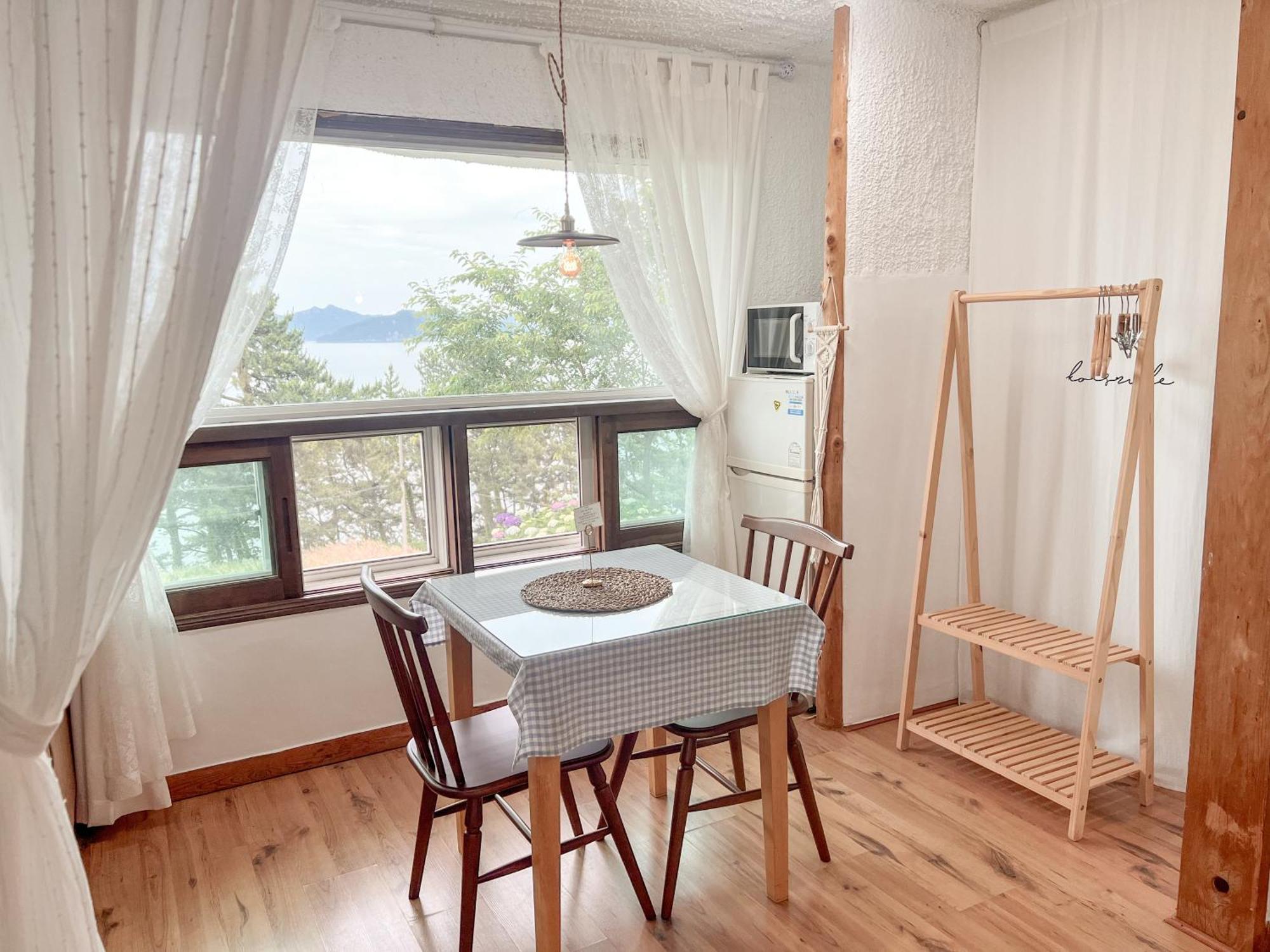 Country House Exclamation Mark & Comma Namhae Exterior photo